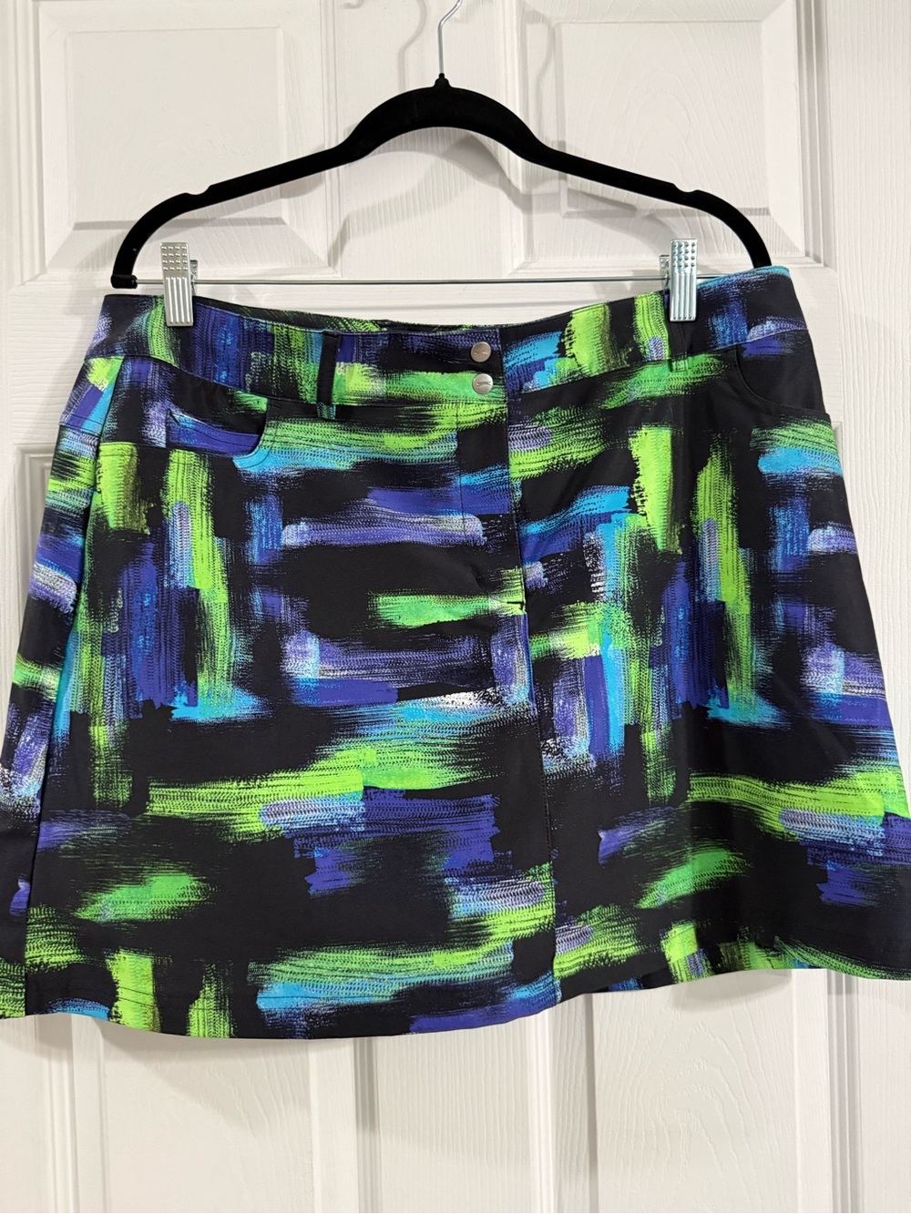 Slazenger women’s Black print golf skort with Green & Blue Brushstroke Print